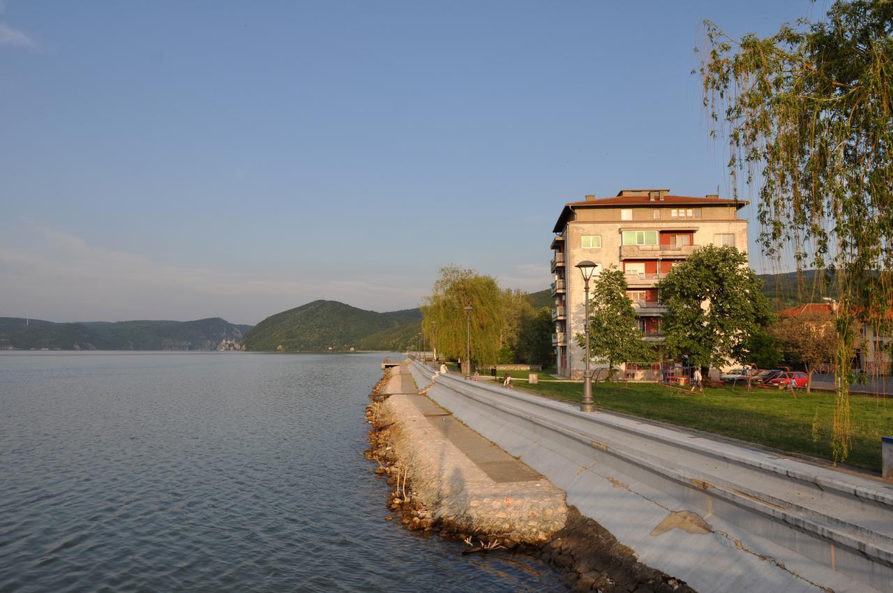 Apartman Bogojevic โกลูบาค ภายนอก รูปภาพ